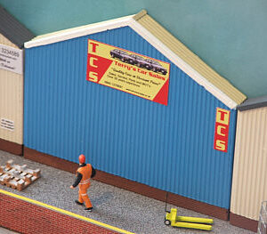 SMALL MODERN LOW RELIEF INDUSTRIAL BUILDING OO