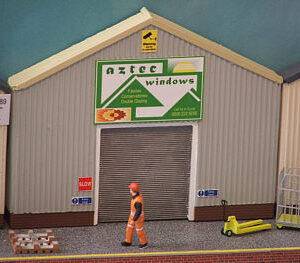 SMALL MODERN LOW RELIEF IND. BUILDING W/ROLLER DOOR OO