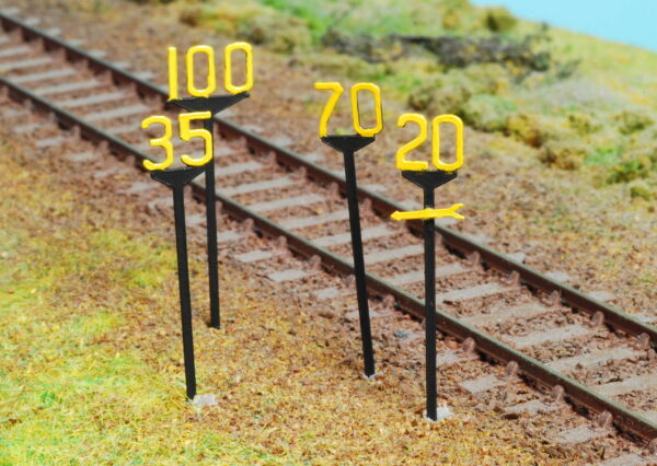 RAILWAY SPEED SIGNS - BR STYLE OO